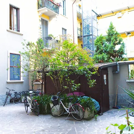 Retro Apartment *