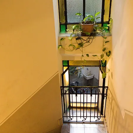 Retro Apartment *
